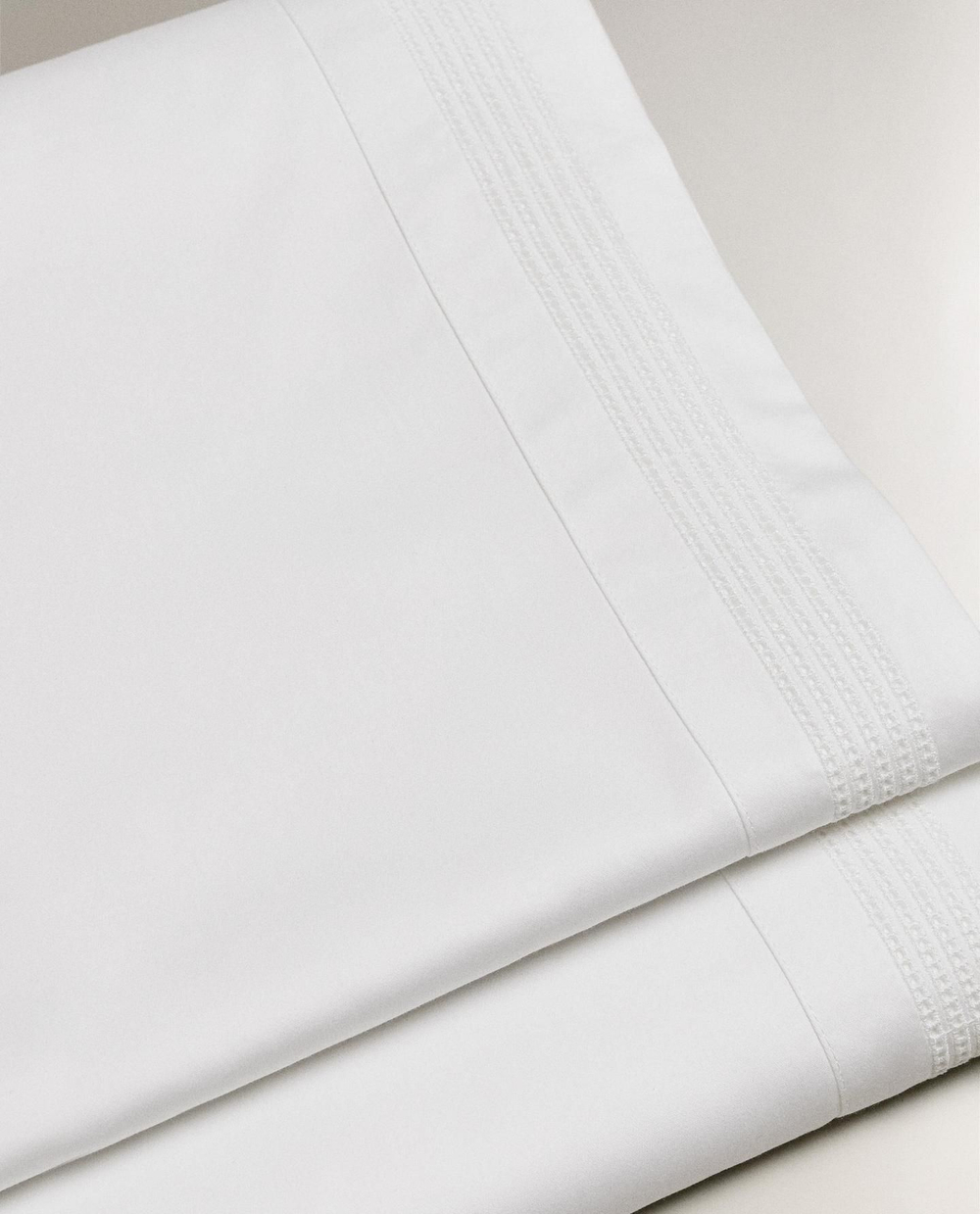 Zara Home - Простыня атласная с мережкой, белый, 160x280 см