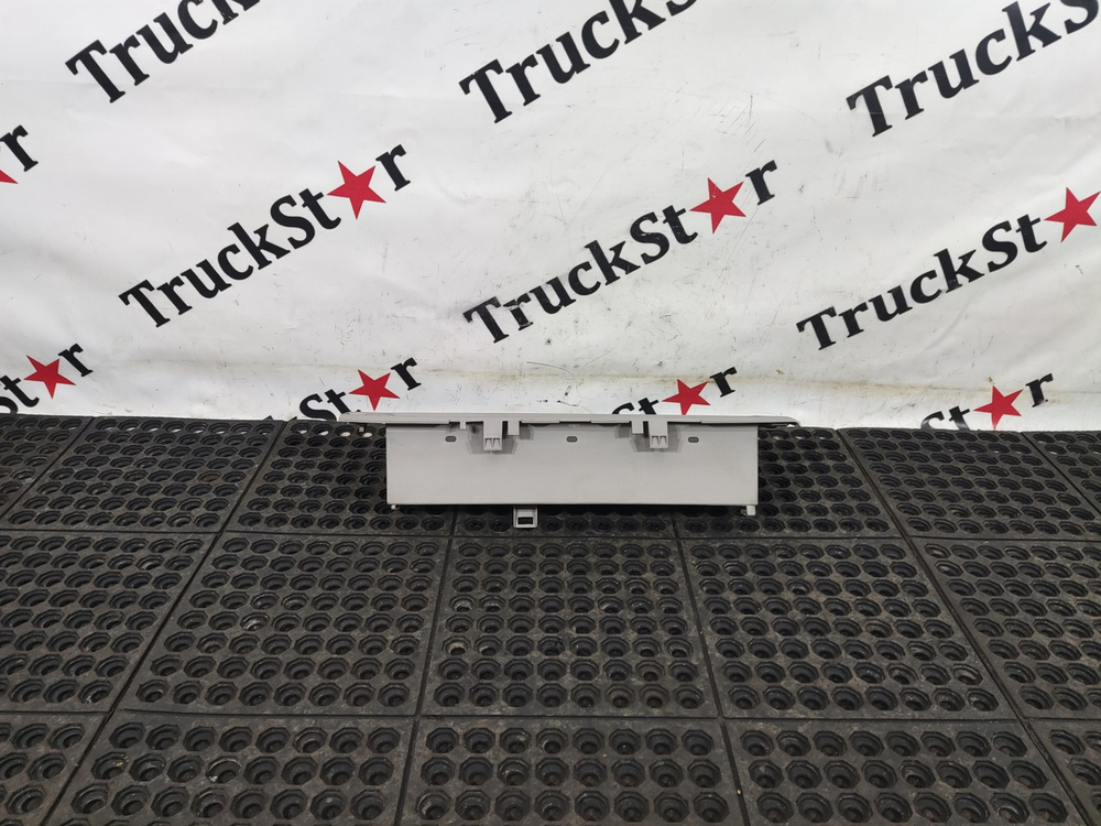 Ниша верхнего вещевого отделения правая