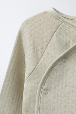 ZARA КОМПЛЕКТ ИЗ ФУТБОЛКИ И ЛЕГИНСОВ С РЕЛЬЕФНЫМ УЗОРОМ, ЗЕЛЕНОВАТЫЙ