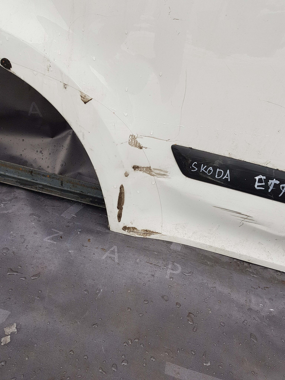 Skoda Yeti дверь Задняя правая Б/У Оригинал 5L0833312