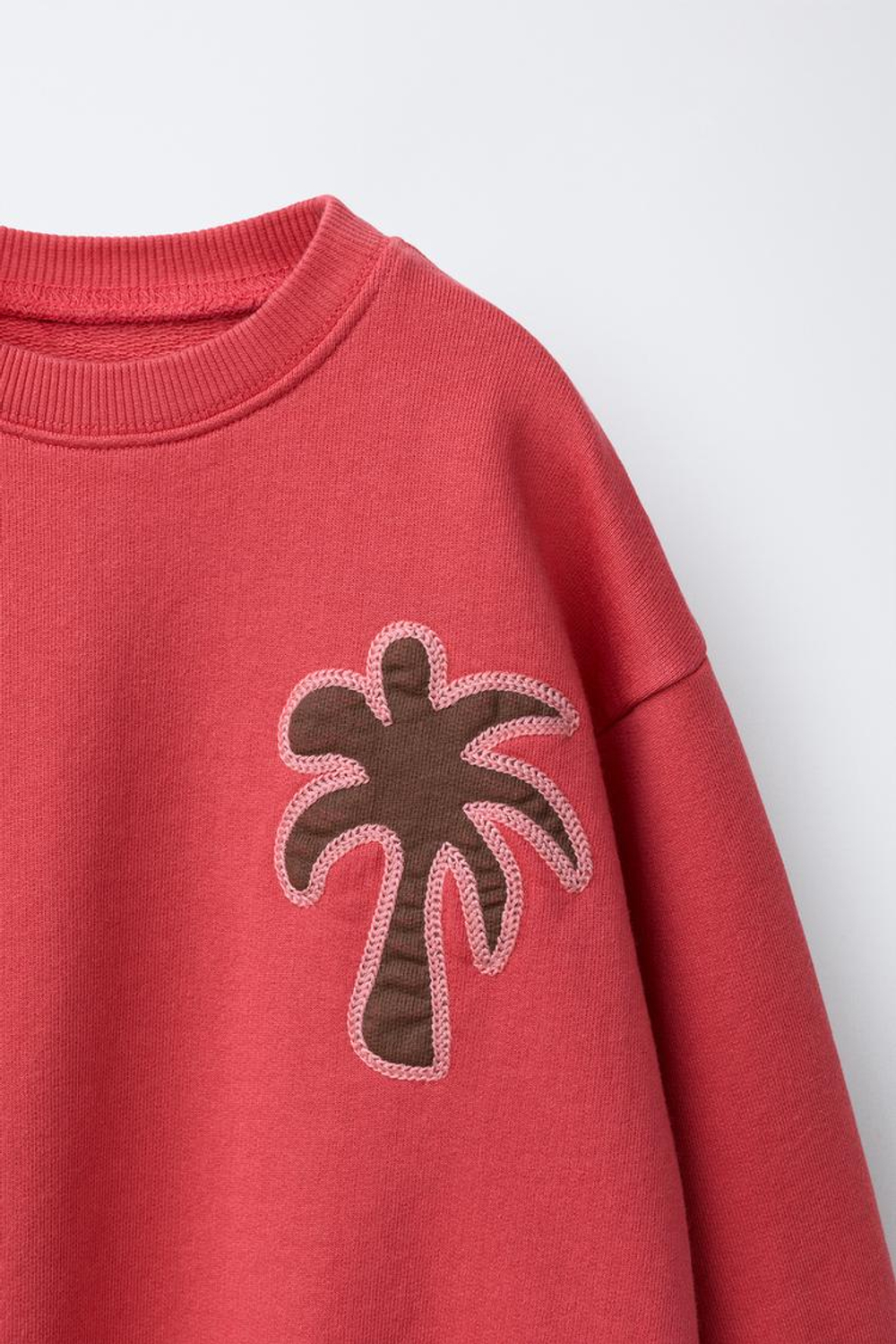 ZARA ТОЛСТОВКА С ВЫШИВКОЙ ПАЛЬМЫ, ЦВЕТ ФУКСИИ