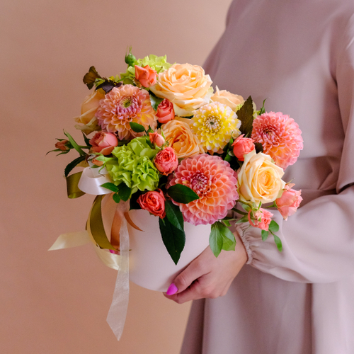 Купить Шляпная коробка с цветами георгинами #43