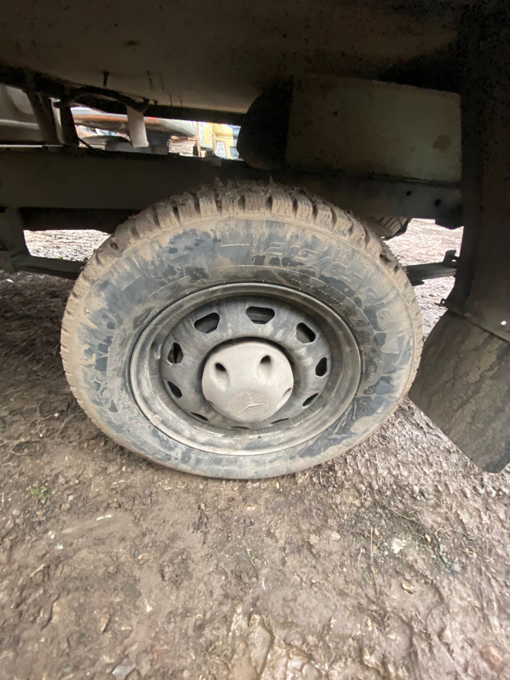 UAZ 3909* Бортовой 390945 (Тент, 4+1 мест, без ABS, Бензиновый, 2,7 л, 112 л.с.)