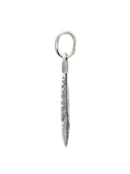 Фото подвески перышко из серебра, вид сбоку.