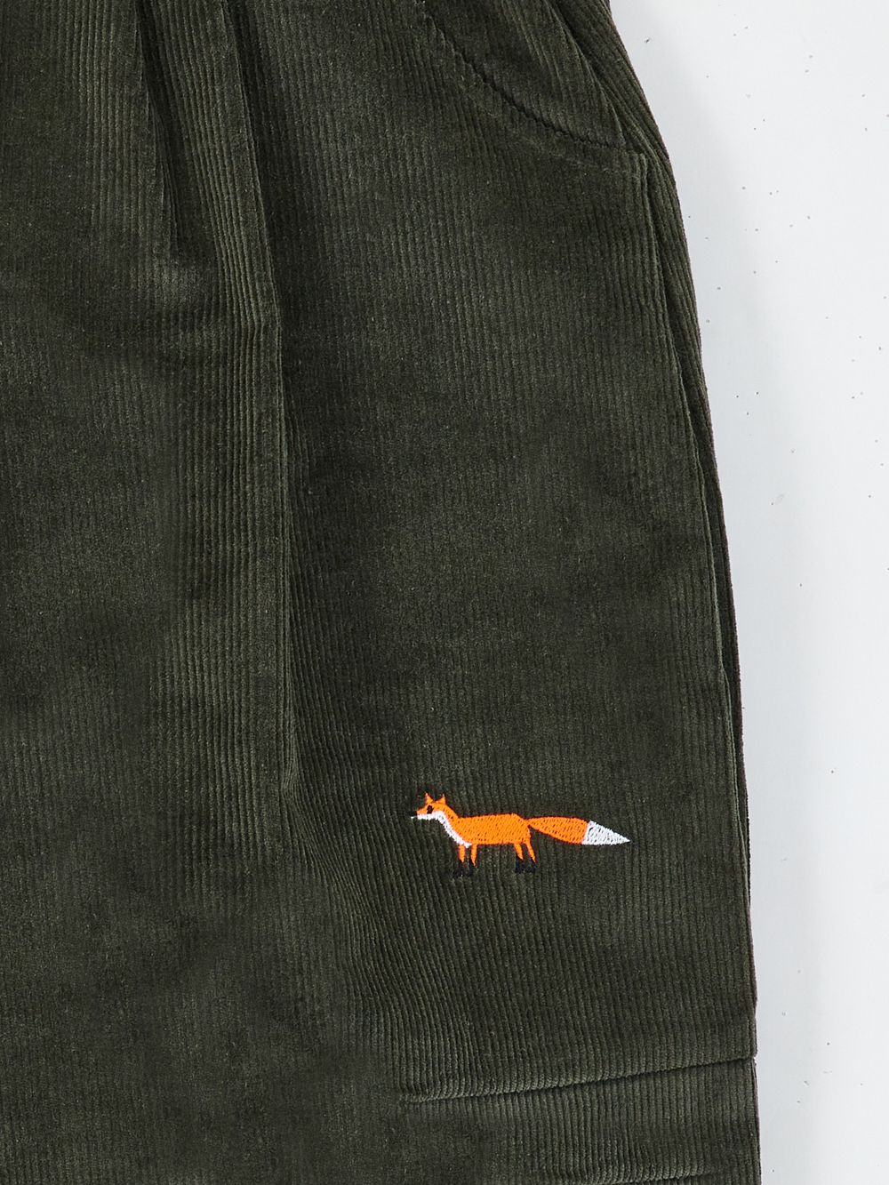 Широкие брюки хаки с вышивкой ЛЕС