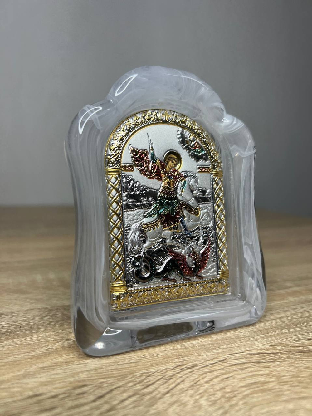 Георгий Победоносец, икона арочная, белое муранское стекло, эмаль 86х112