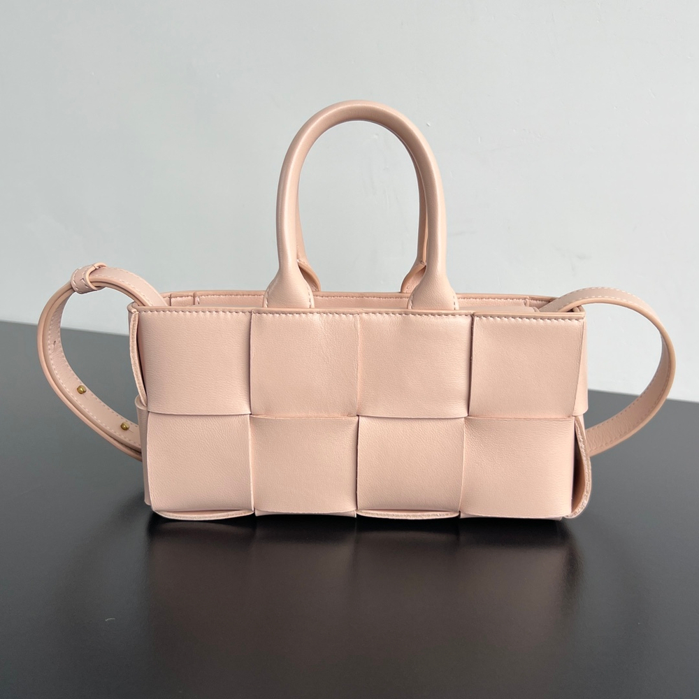 Bottega Veneta Mini East West Arco Tote 22 cm