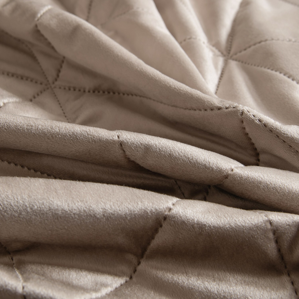 Велюровое покрывало в клетку с наволочками OVL036