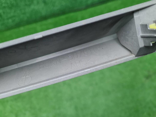 Молдинг решетки радиатора правый Mazda 3 BP 18-нв