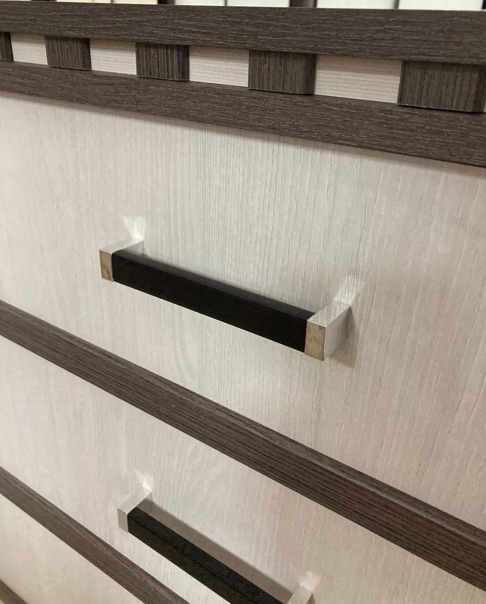 Комод №1 Ольга-13 ясень анкор темн/ясень анкор св