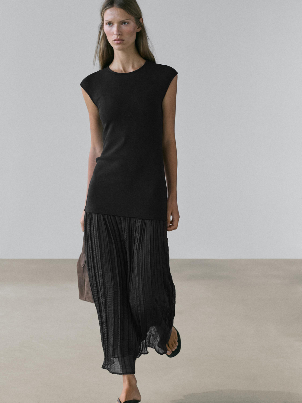 Massimo Dutti Длинное платье с контрастной отделкой и плиссировкой, черный