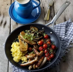 Le Creuset - Сковорода PRO 30см с антипригарным покрытием, алюминий / артикул   51112300010002  / GTIN 630870272988