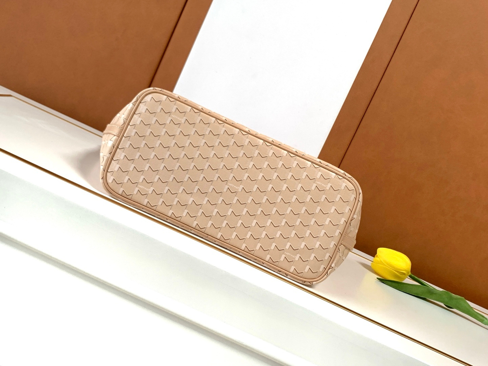 Moynat M Tote PM