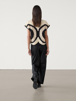 Massimo Dutti Топ из кружева кроше с контрастной деталью, натуральный, кремовый