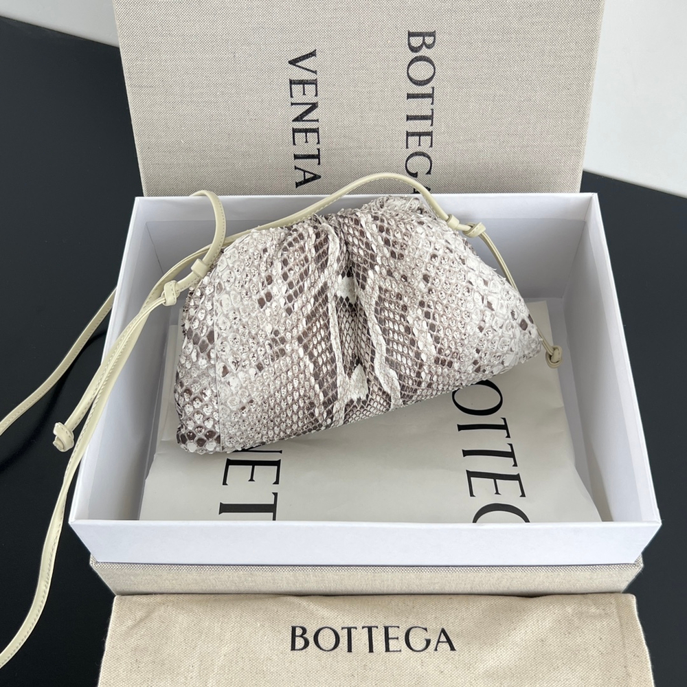 Bottega Veneta Mini Pouch 22 cm