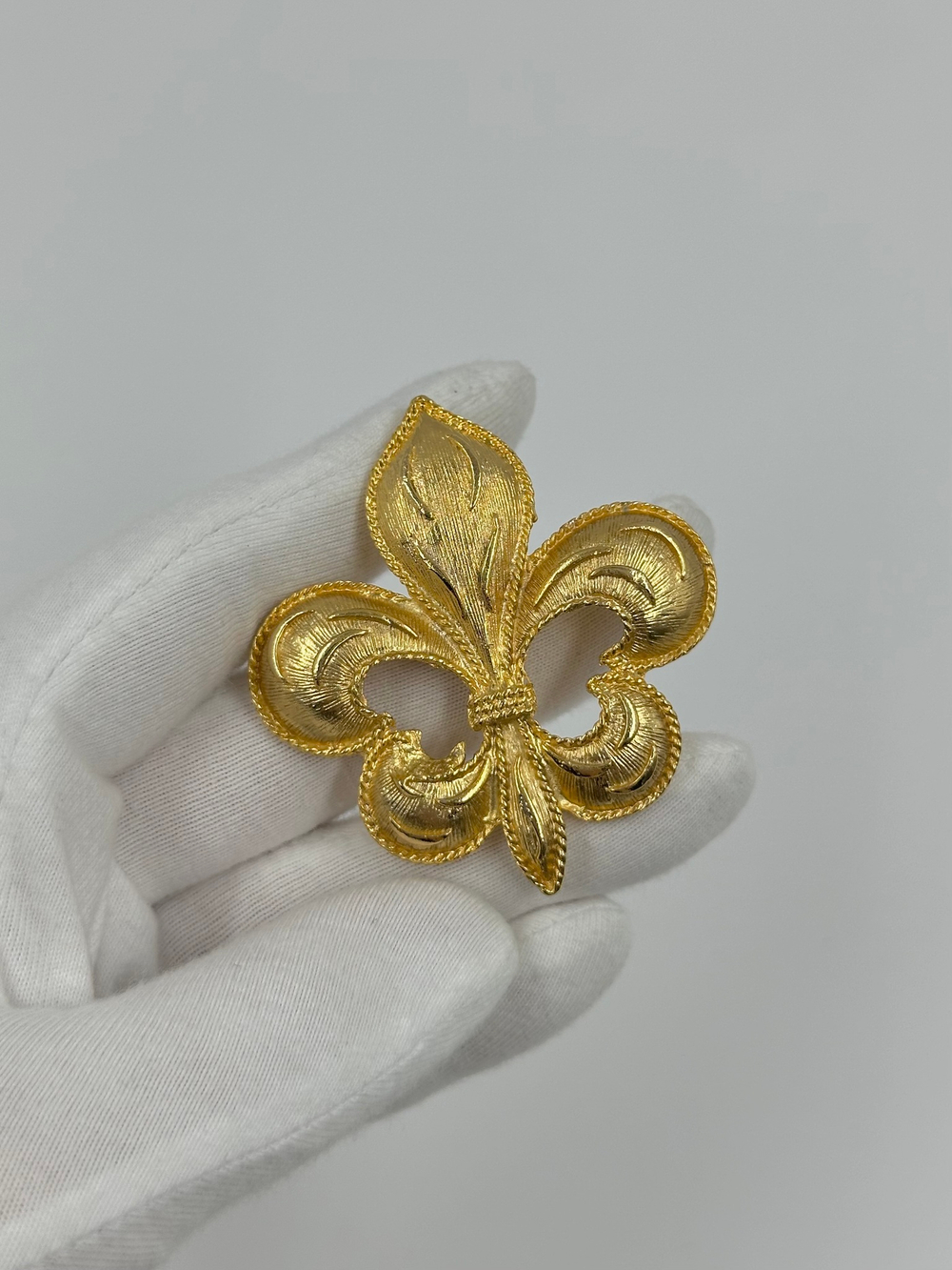 Брошь Fleur-de-Lys