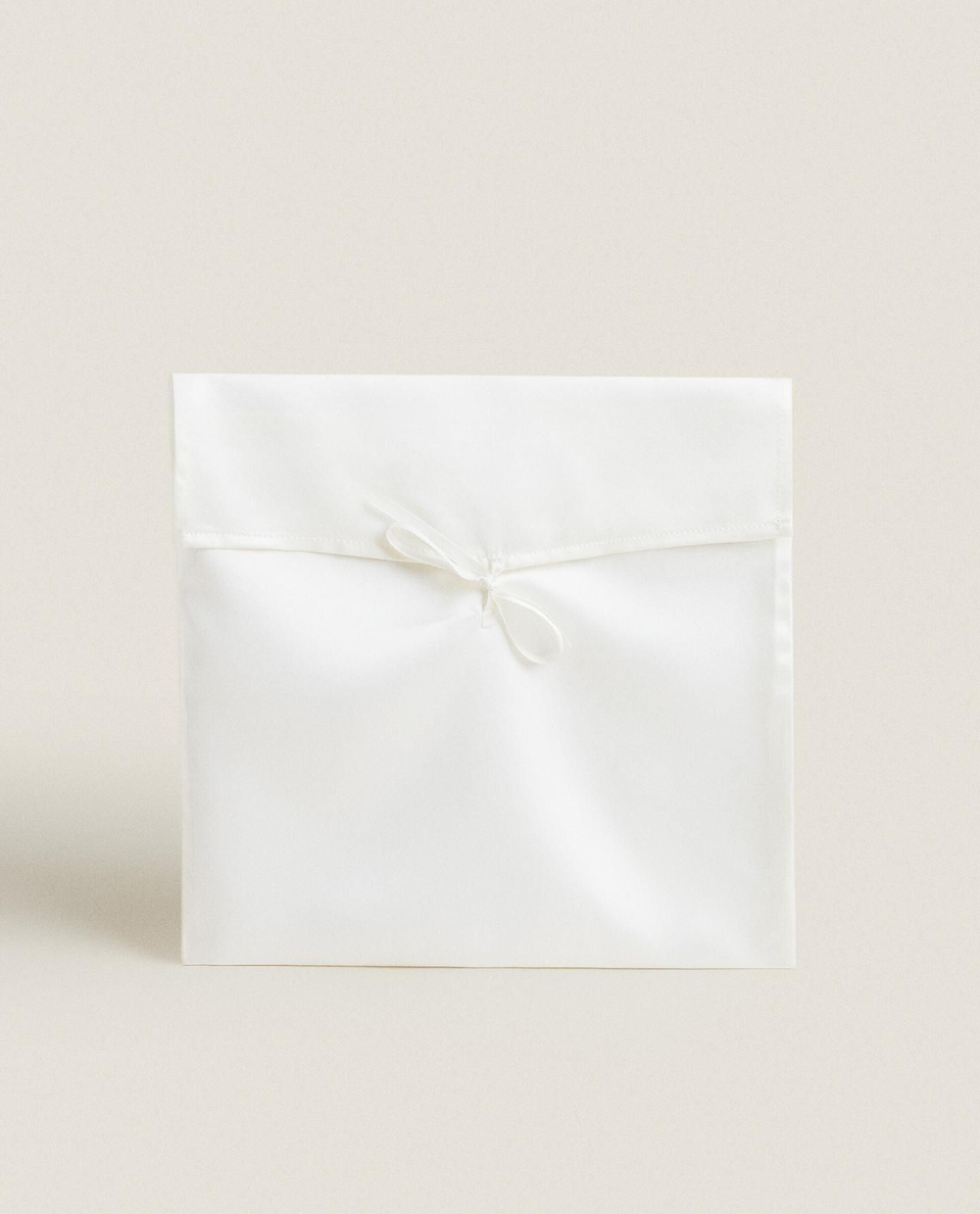 Zara Home - Простыня из 100% тутового шелка, экрю, 270x280 см