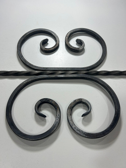 Кованый элемент вензель 150х270мм квадрат полнотелый 10х10мм