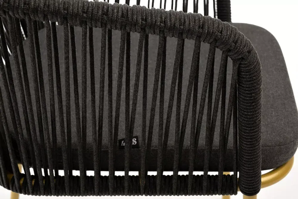 "Марсель" стул плетеный из роупа, каркас из стали золотой глянец, роуп темно-серый круглый, ткань серая