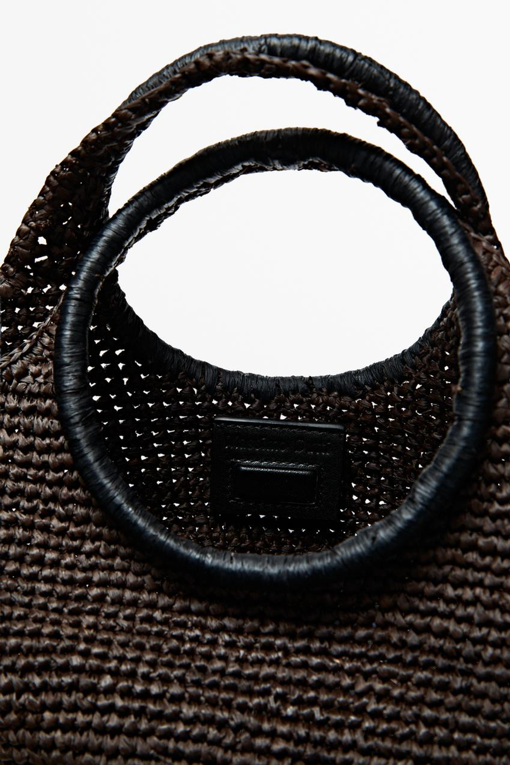 Massimo Dutti Мини-сумочка в форме полумесяца из рафии, коричневый