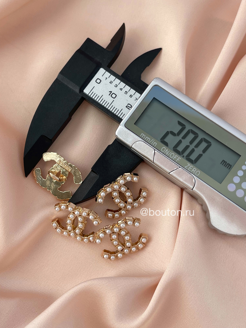 Пуговицы Шан. Золото Жемчуг Лого 20 мм