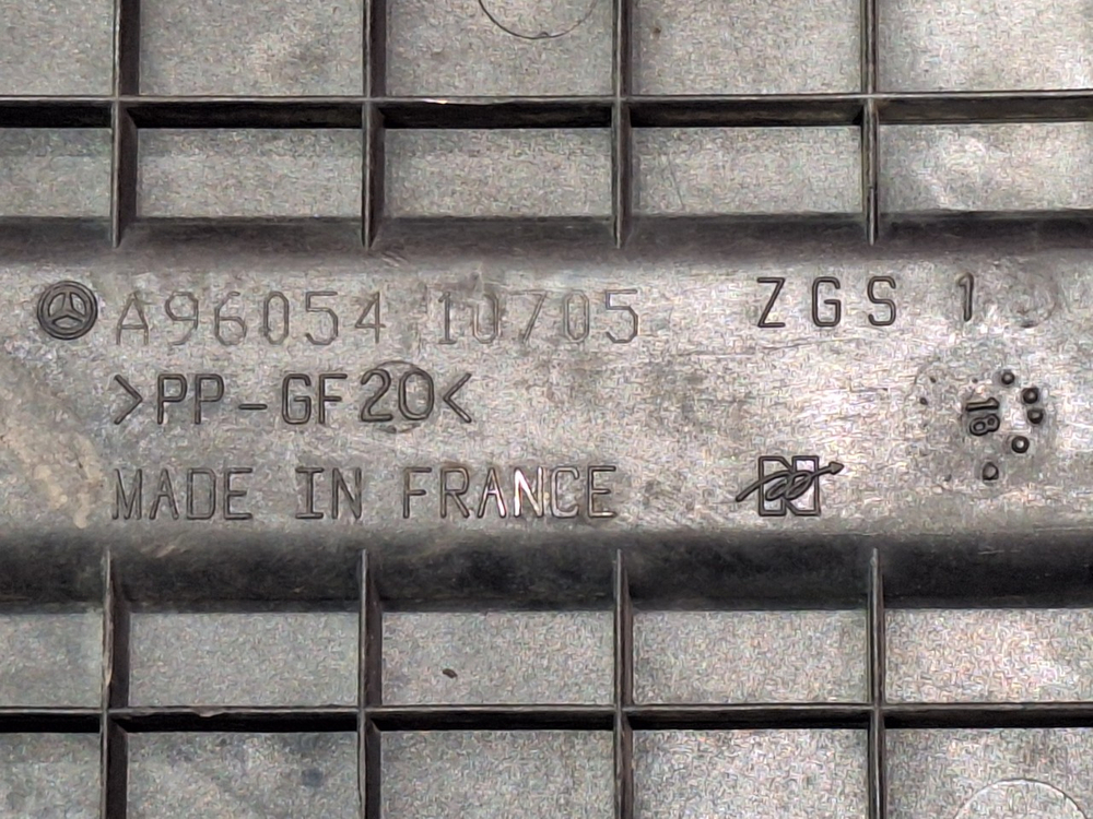 Крышка ящика АКБ