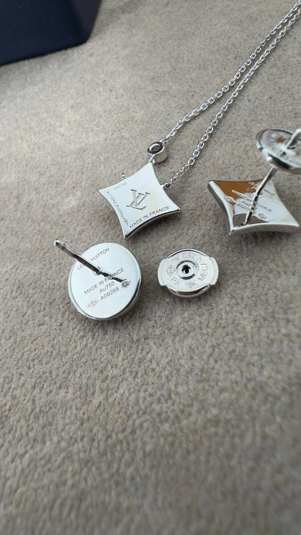 Серьги Louis Vuitton