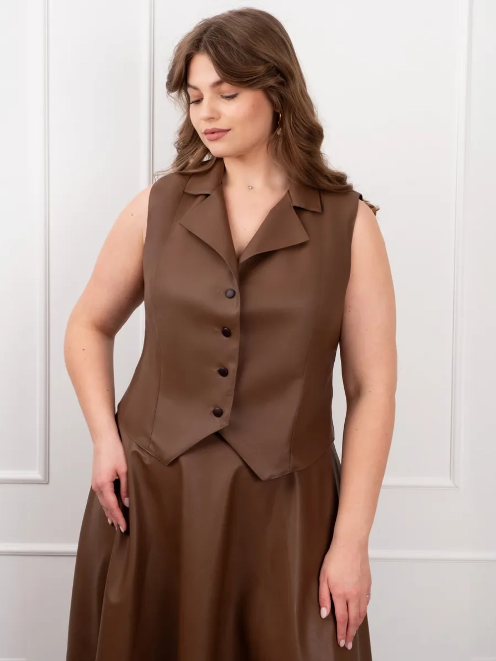 Жилет кожаный офисный