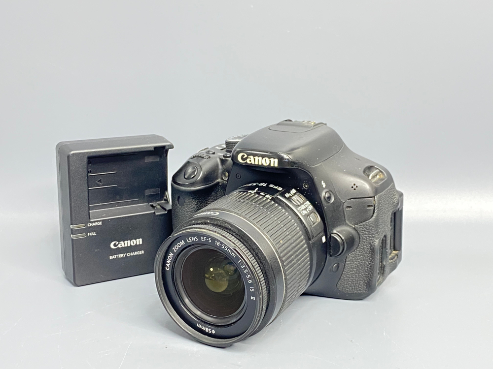 Canon 600D KIT Без башмака и видоискателя
