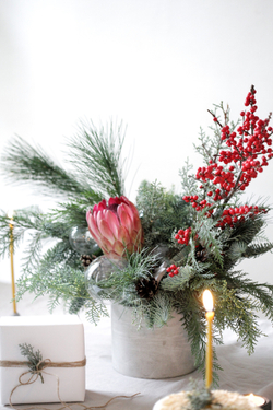 Новогодняя композиция в бетонном кашпо № 3