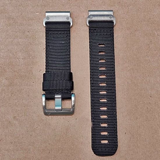 Ремешок тактический Tactix 22 мм. для Garmin Fenix 7 / 6 / 5, Forerunner 935 / 945 / 955, instinct, instinct 2, Epix Gen 2 нейлоновый быстросъемный на застежке (Черный/серебряный)