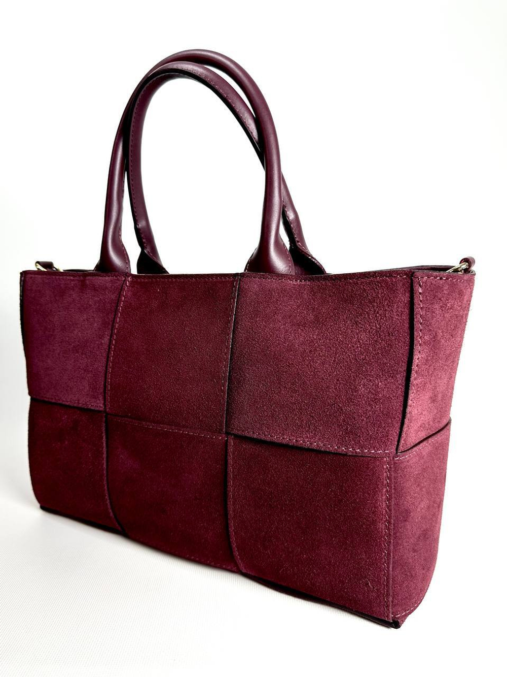 Женская сумка из натуральной замши бордового цвета