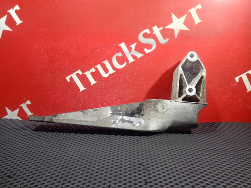 Кронштейн подножки левый