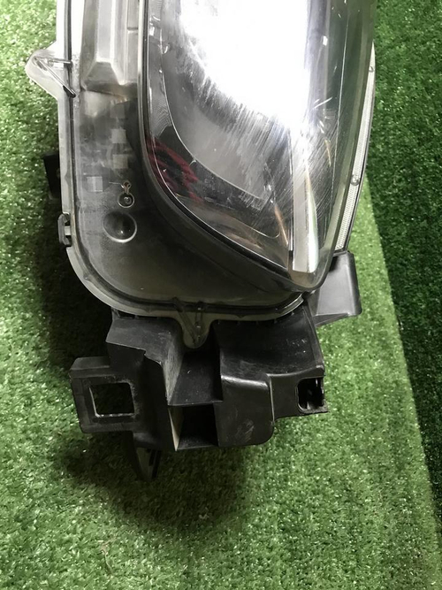 Битая Фара правая Mazda CX-5 1 (2015-2017) LED