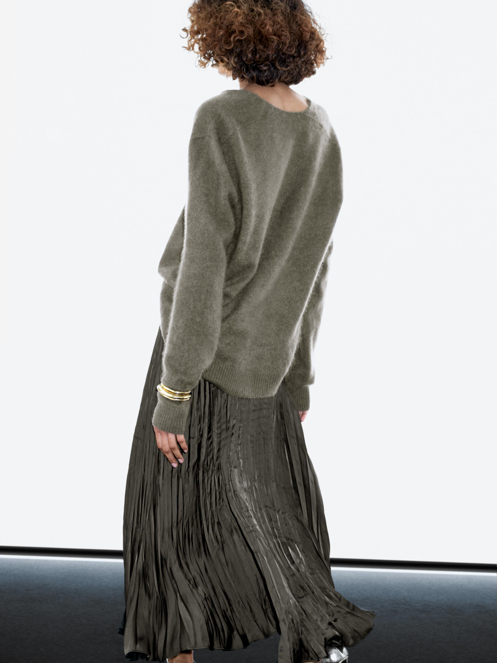 Massimo Dutti Свитер из шерсти и кашемира с V-образным вырезом, серо-зеленый