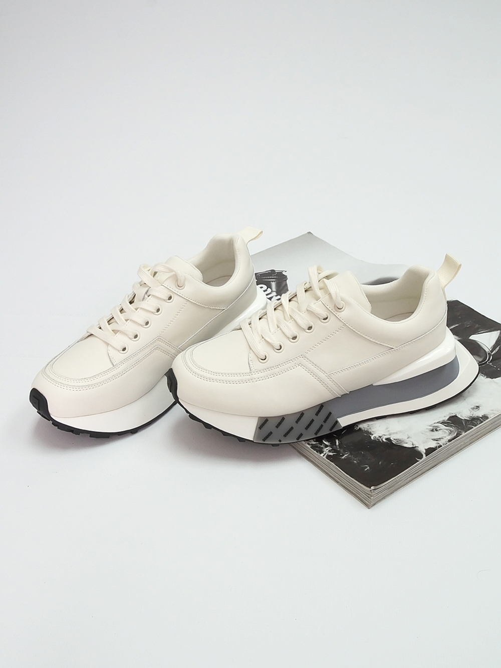 Кроссовки женские демисезонные