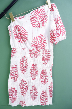 Платье для яркого и стильного образа, маркировка S, визуально на 44 размер