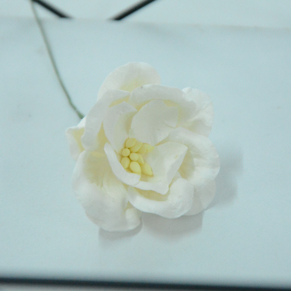 Магнолия 4 см на ножке, цвет в ассортименте