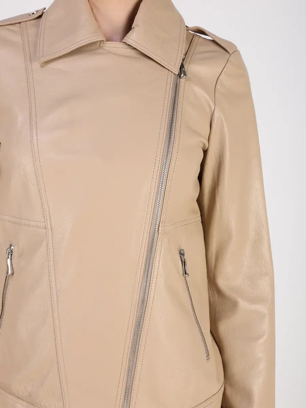 Кожаная куртка демисезонная косуха