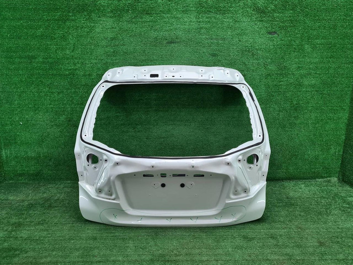 Крышка багажника Toyota C-HR (2016-2023)