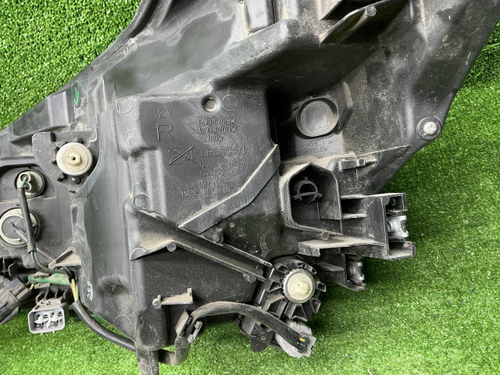 Фара правая Subaru Forester 5 SK (2018-2021) LED