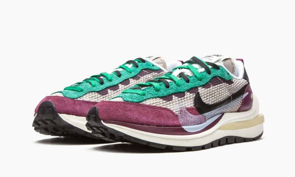 Nike VaporWaffle Sacai "Villain Red Neptune Green"