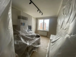 Плёнка укрывная защитная с малярной лентой UNIBOB 2,7 м X 20 м, 10 мкм Пленка укрывная для ремонта и мебели, защитная пленка, полиэтиленовая