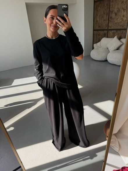 Костюм с лонгсливом с разрезами черный