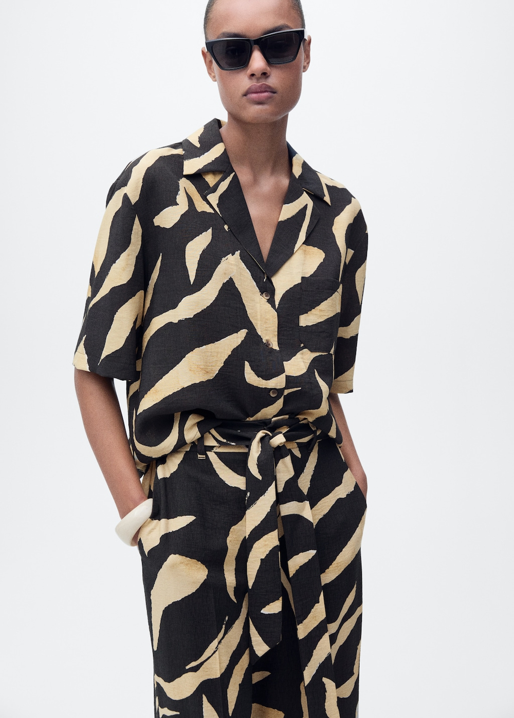 Прямые брюки с принтом и ремнем