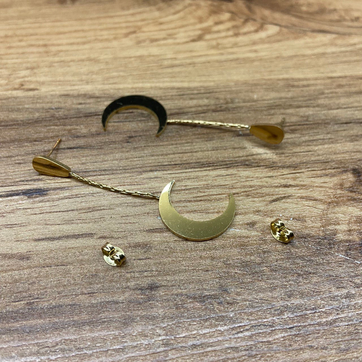 Серьги-гвоздики капля перевернутая жгутики Полумесяц цвет золотистый