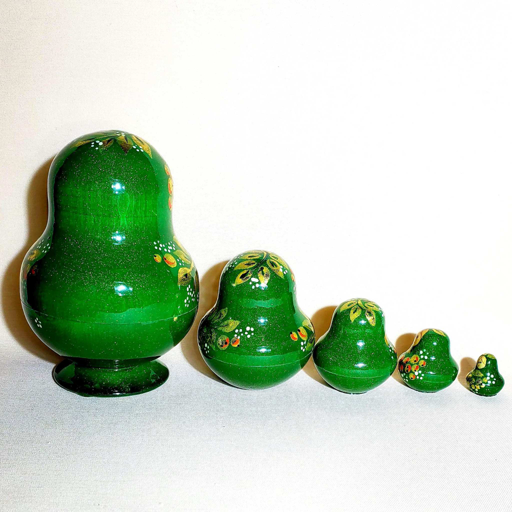 Матрешка авторская "Рябинки" с поталью на зеленом фоне 5 в 1; Высота 12 см.