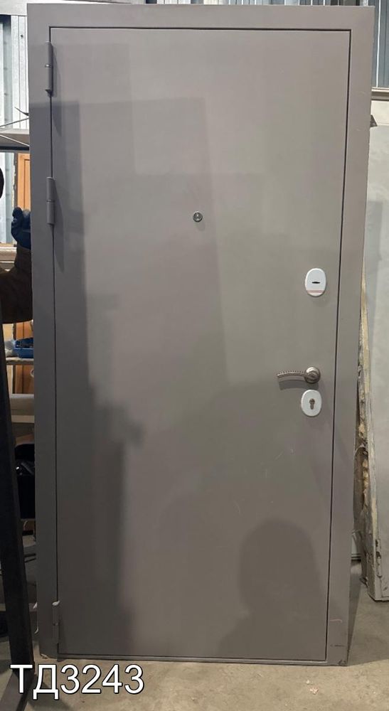Дверь Металлическая Б/У 2080(в) x 960(ш)