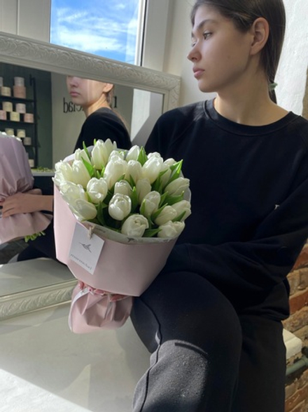 Букет из 25-ти белых классических тюльпанов доступен к заказу с 3.03.2026