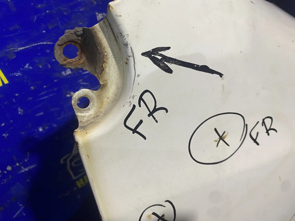 Крыло переднее правое TOYOTA LITEACE 2001